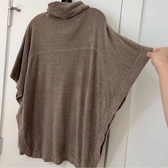 Barefoot Dreams Weekend Poncho Cowl Neck - Picture 9 of 9